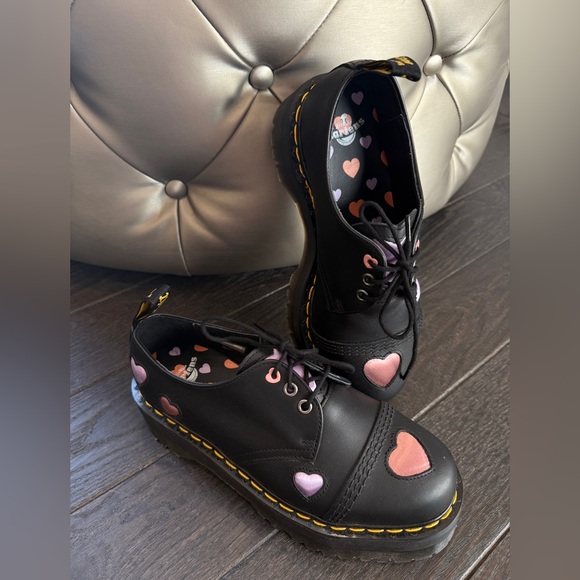 NWOB Dr. Martens Women's 1461 Quad Heart Black Leather Platform Shoes 8 $190 - Picture 2 of 8
